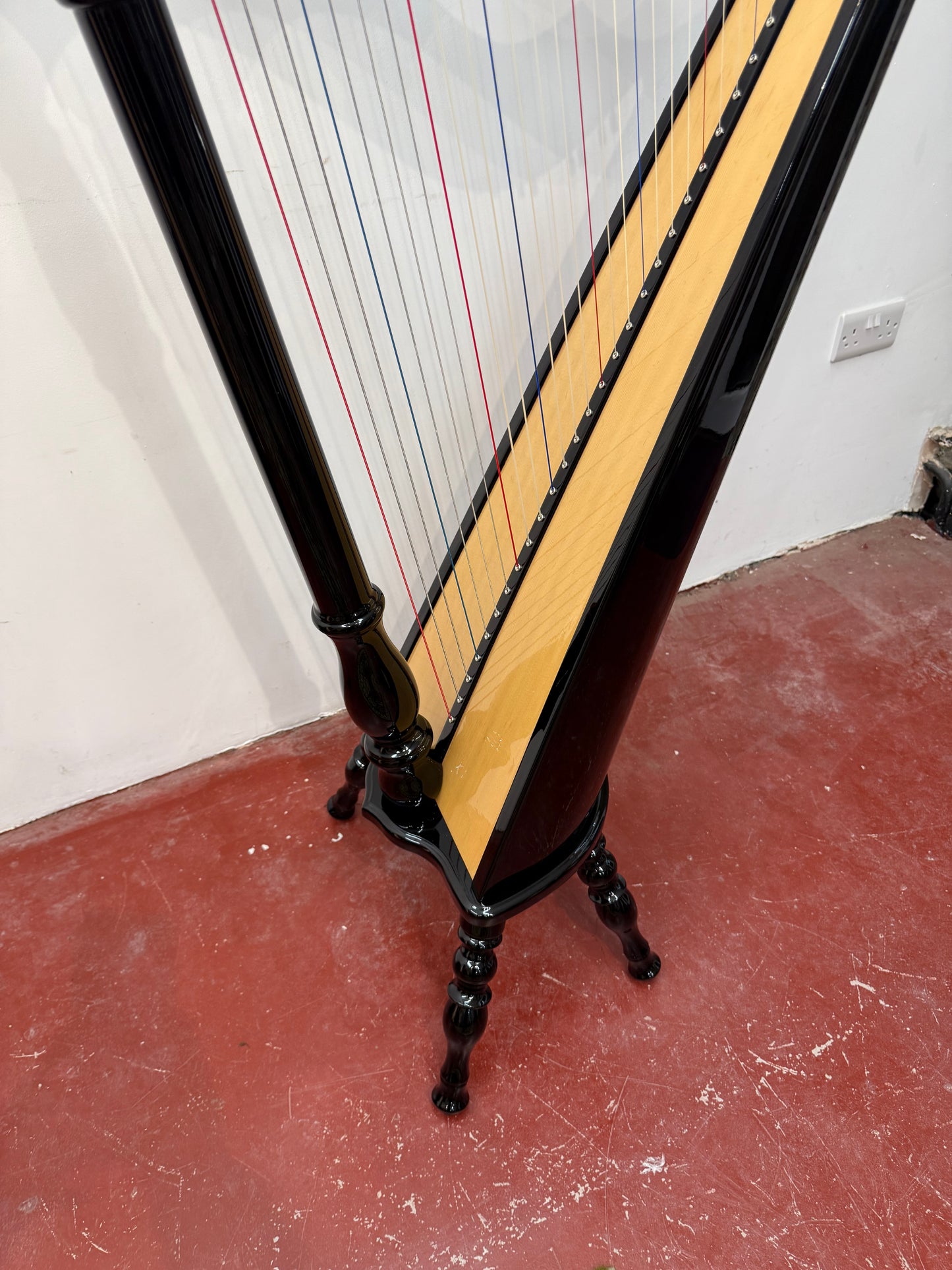 Hempson 34 string lever harp by Harfenland