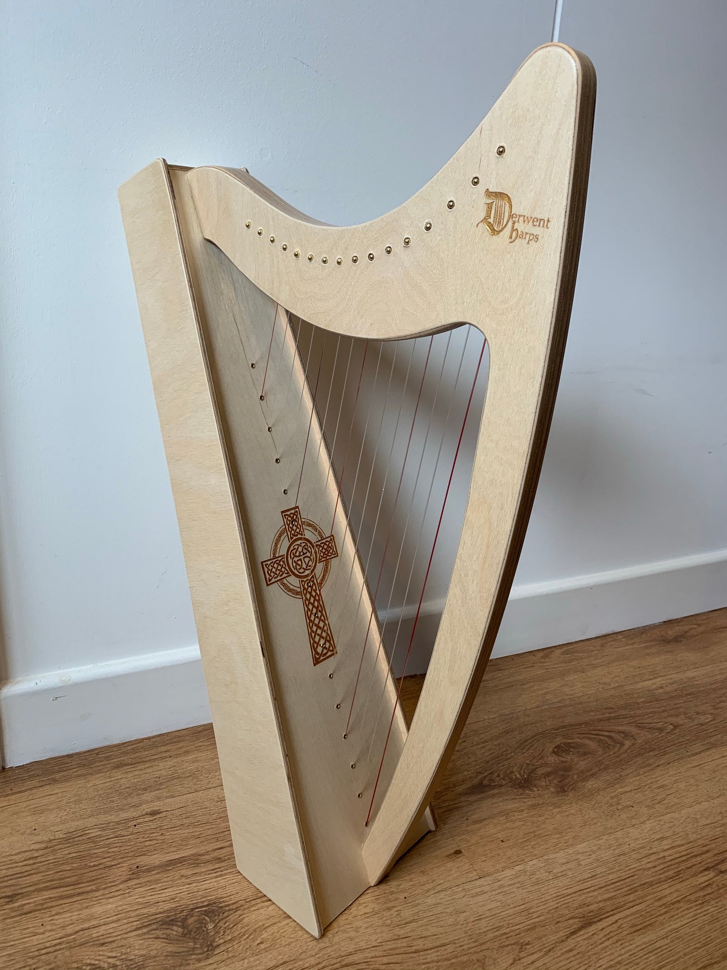 Derwent Harps Discovery 16 with Celtic Cross engraving 